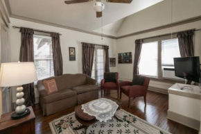 Memphis Belvedere Suites Upper Queen loft 1 Bedroom